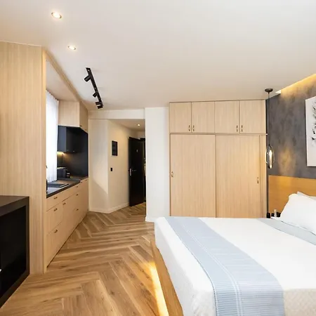 Triple A - Prime Location - Between Monastiraki & Syntagma Square-free Parking! Hotel apartamentowy *