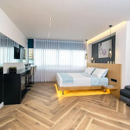 Triple A - Prime Location - Between Monastiraki & Syntagma Square-free Parking! Aparthotel *